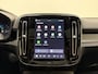 Volvo EX40 Extended Range Ultra Black Edition / Bumperdelen in exterieurkleur / Verlaagd / Zijprofielen / Dakspoiler / Harman en Kardon audio / Panorama dak / Stoel/- en stuurverarming /
