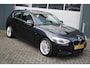 BMW 1-Serie 116i High Executive M-Sport Clima/Cruise/Stoelverwarming/Xenon/PDC/LederSportstoelen/Navi/Bluetooth/RadioAUX.USB/17"LM