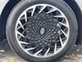 Hyundai Ioniq 5 Lounge AWD 77.4 kWh / Origineel NL Auto / Panoramadak / Camera buitenspiegels / DAB / Bose audio / HUD / Navigatie / Stuur-, voorstoel- en achterbank verwarming / Stoelventilatie