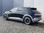 Hyundai Ioniq 5 Lounge AWD 77.4 kWh / Origineel NL Auto / Panoramadak / Camera buitenspiegels / DAB / Bose audio / HUD / Navigatie / Stuur-, voorstoel- en achterbank verwarming / Stoelventilatie