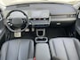 Hyundai Ioniq 5 Lounge AWD 77.4 kWh / Origineel NL Auto / Panoramadak / Camera buitenspiegels / DAB / Bose audio / HUD / Navigatie / Stuur-, voorstoel- en achterbank verwarming / Stoelventilatie