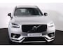 Volvo XC90 T8 Recharge AWD Ultra Dark - LONG RANGE - Luchtvering - Panorama/schuifdak - IntelliSafe Assist & Surround - 360º Camera - Bowers & Wilkins audio - Adaptieve LED koplampen - Verwarmde voorstoelen, stuur & achterbank - Parkeersensoren voor & achter - Elektr. bedienb. voorstoelen met geheugen - Head up display - Draadloze tel. lader - Extra getint glas - Elektr. inklapbare trekhaak - 22' LMV