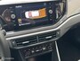 Volkswagen Polo 1.0 TSI 95PK HIGHLINE CLIMATE CONTROLE PARKEERSENSOREN SFEERVERLICHTING NAVIGATIE ZEER NETTE AUTO!!