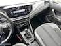 Volkswagen Polo 1.0 TSI 95PK HIGHLINE CLIMATE CONTROLE PARKEERSENSOREN SFEERVERLICHTING NAVIGATIE ZEER NETTE AUTO!!
