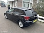 Volkswagen Polo 1.0 TSI 95PK HIGHLINE CLIMATE CONTROLE PARKEERSENSOREN SFEERVERLICHTING NAVIGATIE ZEER NETTE AUTO!!
