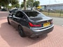 BMW 3-Serie 320i High Executive M-SPORT VOL! SCHUIFDAK l H/K l HUD l 360 l DAB l M-PERF REMMEN l ORG.NL