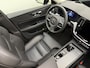 Volvo V60 B4 211pk Ultimate Dark / 20'' / Black Pack / Getint glas / Panoramadak / Head-Up / Lederen dashboard / Elektr. Stoelen / ACC / BLIS / Harman&Kardon / Keyless /