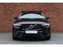 Volvo XC60 2.0 T8 Plug-in hybrid AWD Ultra Dark | Luchtvering | Trekhaak, elektrisch inklapbaar | Head-up display | 360 graden camera | Extra getint glas | 21 inch. lichtmetalen velgen | Elektrisch verstelbare voorstoelen met geheugenfunctie | Verwarmde voorstoelen + stuurwiel | Verwarmde achterbank | Adaptive cruise control | BLIS