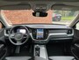 Volvo XC60 2.0 T8 Plug-in hybrid AWD Ultra Dark | Luchtvering | Trekhaak, elektrisch inklapbaar | Head-up display | 360 graden camera | Extra getint glas | 21 inch. lichtmetalen velgen | Elektrisch verstelbare voorstoelen met geheugenfunctie | Verwarmde voorstoelen + stuurwiel | Verwarmde achterbank | Adaptive cruise control | BLIS