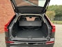 Volvo XC60 2.0 T8 Plug-in hybrid AWD Ultra Dark | Luchtvering | Trekhaak, elektrisch inklapbaar | Head-up display | 360 graden camera | Extra getint glas | 21 inch. lichtmetalen velgen | Elektrisch verstelbare voorstoelen met geheugenfunctie | Verwarmde voorstoelen + stuurwiel | Verwarmde achterbank | Adaptive cruise control | BLIS