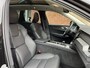 Volvo XC60 2.0 T8 Plug-in hybrid AWD Ultra Dark | Luchtvering | Trekhaak, elektrisch inklapbaar | Head-up display | 360 graden camera | Extra getint glas | 21 inch. lichtmetalen velgen | Elektrisch verstelbare voorstoelen met geheugenfunctie | Verwarmde voorstoelen + stuurwiel | Verwarmde achterbank | Adaptive cruise control | BLIS