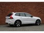 Volvo XC60 T6 Plug-in hybrid AWD Plus Dark | Verwarmde Voorstoelen, Stuurwiel en Achterbank | Panoramisch Schuif-/Kanteldak | Semi- Elektrische Trekhaak | 360-Camera | Adaptieve Cruise Control | Draadloze Telefoonlader
