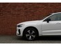 Volvo XC60 T6 Plug-in hybrid AWD Plus Dark | Verwarmde Voorstoelen, Stuurwiel en Achterbank | Panoramisch Schuif-/Kanteldak | Semi- Elektrische Trekhaak | 360-Camera | Adaptieve Cruise Control | Draadloze Telefoonlader