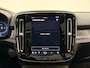 Volvo EX40 Extended Range Ultra 82 kWh / Nubuck / All Season banden / Parelmoer kleur / Panoramadak / Elektr. Stoelen / Harman&Kardon / 360 Camera / Stoel + Stuurw. Verwarming / ACC / BLIS /