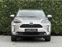 Toyota Yaris Cross 1.5 Hybrid ELEGANT, PANO, LEDER, ADAPT CRUISE, NAVI, 360 CAMERA, DAB+, HUD, PDC, DODEHOEK, KEYLESS, ECC-AIRCO, STOEL/STUURVERWARMING, ELEKTRISCHE KOFFERKLEP, LICHTMETAAL 18"
