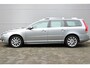 Volvo V70 T4 Polar+ | lichtmetalen velgen 16 inch | Premium Metallic Paint | Lederen Bekleding | DAB Ontvanger | Audio Installatie Premium | Electronic Climate Controle | Elektrisch Verstelb. Bestuurdersstoel Met Geheugen | Voorstoelen Verwarmd + Geventileerd | Elektrisch Glazen Schuif-/Kanteldak | Trekhaak | Cruise Control