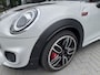 MINI John Cooper Works Mini 2.0 232PK UNIEK Sportstoelen JCW, Pano, Nav+, Camera, Keyless, Head-Up, Harman-Kardon, Colorline Carbon Black, Ambiente/ Spiegel/ Exititement/ Licht/ uitrustings/ Connected XL Pakket, DAB, DCC, Lmv 18'' JCW Cup.