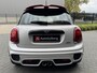 MINI John Cooper Works Mini 2.0 232PK UNIEK Sportstoelen JCW, Pano, Nav+, Camera, Keyless, Head-Up, Harman-Kardon, Colorline Carbon Black, Ambiente/ Spiegel/ Exititement/ Licht/ uitrustings/ Connected XL Pakket, DAB, DCC, Lmv 18'' JCW Cup.