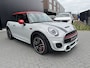 MINI John Cooper Works Mini 2.0 232PK UNIEK Sportstoelen JCW, Pano, Nav+, Camera, Keyless, Head-Up, Harman-Kardon, Colorline Carbon Black, Ambiente/ Spiegel/ Exititement/ Licht/ uitrustings/ Connected XL Pakket, DAB, DCC, Lmv 18'' JCW Cup.