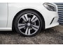 Mercedes-Benz A-klasse 200 Ambition / Nederlandse Auto / Parkeercamera / 18 inch Licht metalen velgen / Keyless Start / Navigatie / Trekhaak wegklapbaar /