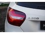 Mercedes-Benz A-klasse 200 Ambition / Nederlandse Auto / Parkeercamera / 18 inch Licht metalen velgen / Keyless Start / Navigatie / Trekhaak wegklapbaar /
