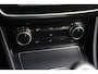 Mercedes-Benz A-klasse 200 Ambition / Nederlandse Auto / Parkeercamera / 18 inch Licht metalen velgen / Keyless Start / Navigatie / Trekhaak wegklapbaar /