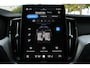 Volvo XC60 2.0 T6 Plug-in hybrid AWD Essential | Lichtmetalen Velgen 18 inch / Eelectronic Climate Controle | Stuurwiel + Voorstoelen + Achterbank Verwarmd | achteruitrij assistent | Cruise Control Adaptief Met Stop&Go En Stuurhulp | Dodehoekdetectie | Google navigatiesysteem |