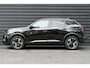 Peugeot 2008 1.2 PureTech 130 GT / NAVI / ALCANTARA / PDC / CLIMA / 17"LMV / CAMERA V+A / KEYLESS / MASSAGESTOEL / FULL-LED / BLUETOOTH / ADAPT. CRUISECONTROL / FULL-OPTIONS / 1E EIGENAAR / NIEUWSTAAT !!