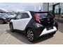 Toyota Aygo X PULSE 5-DEURS NIEUW UIT VOORRAAD LEVERBAAR! APPLE/ANDROID CAMERA CLIMA 17"LMV PRIVACY-GLASS LED DAB+ NL-AUTO
