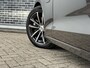 Volvo V60 T6 Plug-in hybrid AWD Plus Dark | Long Range | Trekhaak | Stoel- en stuurverwarming voor + achter | 360 Camera | Adaptive Cruise Control | Google Maps navigatie | Apple Carplay / Android Auto |