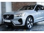 Volvo XC60 T6 Plug-in hybrid AWD Ultra Dark | Verwarmde Voorstoelen, Stuurwiel en Achterbank | Panoramisch Schuif-/Kanteldak | Semi- Elektrische Trekhaak | Harman Kardon Premium Audio | 360-Camera | Adaptieve Cruise Control | Draadloze Telefoonlader