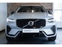 Volvo XC60 T6 Plug-in hybrid AWD Ultra Dark | Verwarmde Voorstoelen, Stuurwiel en Achterbank | Panoramisch Schuif-/Kanteldak | Semi- Elektrische Trekhaak | Harman Kardon Premium Audio | 360-Camera | Adaptieve Cruise Control | Draadloze Telefoonlader