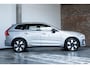 Volvo XC60 T6 Plug-in hybrid AWD Ultra Dark | Verwarmde Voorstoelen, Stuurwiel en Achterbank | Panoramisch Schuif-/Kanteldak | Semi- Elektrische Trekhaak | Harman Kardon Premium Audio | 360-Camera | Adaptieve Cruise Control | Draadloze Telefoonlader