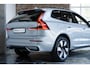 Volvo XC60 T6 Plug-in hybrid AWD Ultra Dark | Verwarmde Voorstoelen, Stuurwiel en Achterbank | Panoramisch Schuif-/Kanteldak | Semi- Elektrische Trekhaak | Harman Kardon Premium Audio | 360-Camera | Adaptieve Cruise Control | Draadloze Telefoonlader
