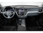 Volvo XC60 T6 Plug-in hybrid AWD Ultra Dark | Verwarmde Voorstoelen, Stuurwiel en Achterbank | Panoramisch Schuif-/Kanteldak | Semi- Elektrische Trekhaak | Harman Kardon Premium Audio | 360-Camera | Adaptieve Cruise Control | Draadloze Telefoonlader