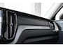 Volvo XC60 T6 Plug-in hybrid AWD Ultra Dark | Verwarmde Voorstoelen, Stuurwiel en Achterbank | Panoramisch Schuif-/Kanteldak | Semi- Elektrische Trekhaak | Harman Kardon Premium Audio | 360-Camera | Adaptieve Cruise Control | Draadloze Telefoonlader