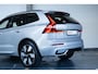 Volvo XC60 T6 Plug-in hybrid AWD Ultra Dark | Verwarmde Voorstoelen, Stuurwiel en Achterbank | Panoramisch Schuif-/Kanteldak | Semi- Elektrische Trekhaak | Harman Kardon Premium Audio | 360-Camera | Adaptieve Cruise Control | Draadloze Telefoonlader