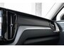 Volvo XC60 T6 Plug-in hybrid AWD Ultra Dark | Verwarmde Voorstoelen, Stuurwiel en Achterbank | Panoramisch Schuif-/Kanteldak | Semi- Elektrische Trekhaak | Harman Kardon Premium Audio | 360-Camera | Adaptieve Cruise Control | Draadloze Telefoonlader