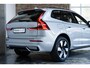 Volvo XC60 T6 Plug-in hybrid AWD Ultra Dark | Verwarmde Voorstoelen, Stuurwiel en Achterbank | Panoramisch Schuif-/Kanteldak | Semi- Elektrische Trekhaak | Harman Kardon Premium Audio | 360-Camera | Adaptieve Cruise Control | Draadloze Telefoonlader