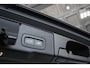 Volvo XC60 T6 Plug-in hybrid AWD Ultra Dark | Verwarmde Voorstoelen, Stuurwiel en Achterbank | Panoramisch Schuif-/Kanteldak | Semi- Elektrische Trekhaak | Harman Kardon Premium Audio | 360-Camera | Adaptieve Cruise Control | Draadloze Telefoonlader