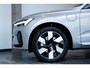 Volvo XC60 T6 Plug-in hybrid AWD Ultra Dark | Verwarmde Voorstoelen, Stuurwiel en Achterbank | Panoramisch Schuif-/Kanteldak | Semi- Elektrische Trekhaak | Harman Kardon Premium Audio | 360-Camera | Adaptieve Cruise Control | Draadloze Telefoonlader
