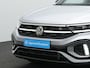 Volkswagen T-Roc 1.5 TSI 150 pk DSG R-Line | IQ Light | Black Style | Adaptive Cruise | Park Assist | Apple Carplay/Android Auto | DAB | 18 inch