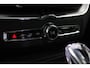 Volvo XC60 T6 Plug-in hybrid AWD Plus Black Edition | Panoramadak | 360 graden camera | Google Maps navigatie | Verwarmbaar stuurwiel | Verwarmbare voorstoelen | Adaptieve Cruise Control | Harman Kardon Audio | 21-Inch lichtmetalen velgen | Elektrisch bedienbare voorstoelen + geheugenfunctie