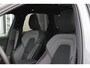 Volvo XC60 T6 Plug-in hybrid AWD Plus Black Edition | Panoramadak | 360 graden camera | Google Maps navigatie | Verwarmbaar stuurwiel | Verwarmbare voorstoelen | Adaptieve Cruise Control | Harman Kardon Audio | 21-Inch lichtmetalen velgen | Elektrisch bedienbare voorstoelen + geheugenfunctie