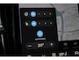Volvo XC60 T6 Plug-in hybrid AWD Plus Black Edition | Panoramadak | 360 graden camera | Google Maps navigatie | Verwarmbaar stuurwiel | Verwarmbare voorstoelen | Adaptieve Cruise Control | Harman Kardon Audio | 21-Inch lichtmetalen velgen | Elektrisch bedienbare voorstoelen + geheugenfunctie