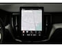 Volvo XC60 T6 Plug-in hybrid AWD Plus Black Edition | Panoramadak | 360 graden camera | Google Maps navigatie | Verwarmbaar stuurwiel | Verwarmbare voorstoelen | Adaptieve Cruise Control | Harman Kardon Audio | 21-Inch lichtmetalen velgen | Elektrisch bedienbare voorstoelen + geheugenfunctie