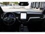 Volvo XC60 T6 Plug-in hybrid AWD Plus Black Edition | Panoramadak | 360 graden camera | Google Maps navigatie | Verwarmbaar stuurwiel | Verwarmbare voorstoelen | Adaptieve Cruise Control | Harman Kardon Audio | 21-Inch lichtmetalen velgen | Elektrisch bedienbare voorstoelen + geheugenfunctie