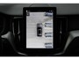 Volvo XC60 T6 Plug-in hybrid AWD Plus Black Edition | Panoramadak | 360 graden camera | Google Maps navigatie | Verwarmbaar stuurwiel | Verwarmbare voorstoelen | Adaptieve Cruise Control | Harman Kardon Audio | 21-Inch lichtmetalen velgen | Elektrisch bedienbare voorstoelen + geheugenfunctie