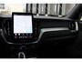 Volvo XC60 T6 Plug-in hybrid AWD Plus Black Edition | Panoramadak | 360 graden camera | Google Maps navigatie | Verwarmbaar stuurwiel | Verwarmbare voorstoelen | Adaptieve Cruise Control | Harman Kardon Audio | 21-Inch lichtmetalen velgen | Elektrisch bedienbare voorstoelen + geheugenfunctie