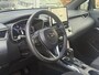 Toyota Corolla Cross 1.8 Hybrid Style | Parelmoer wit, Dodehoekherkenning, Parkeersensoren, Stoel + Stuurverwarming, Keyless, 18 inch